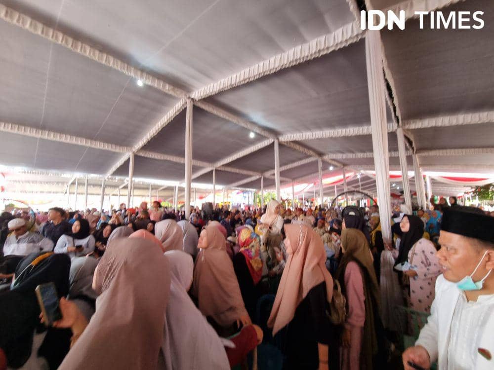 Ribuan jemaah JSI sambut kedatangan Prabowo di Palembang (IDN Times/Rangga Erfizal)