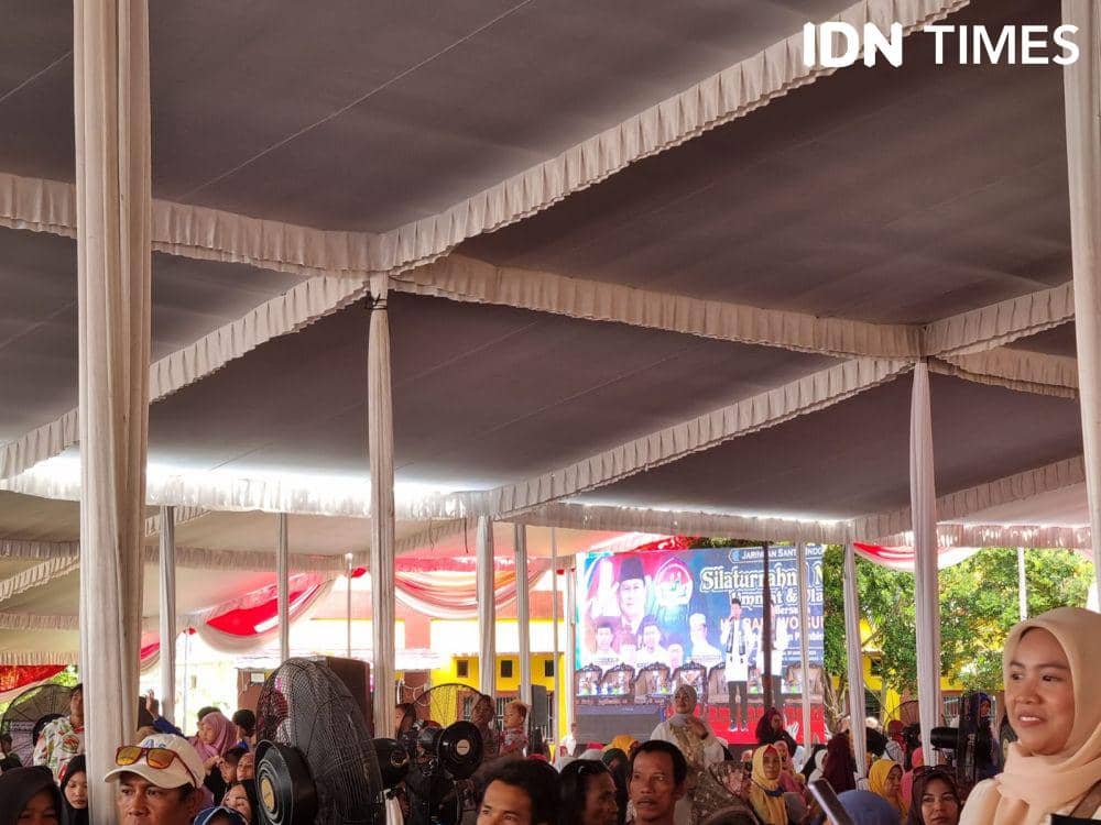 Ribuan jemaah JSI sambut kedatangan Prabowo di Palembang (IDN Times/Rangga Erfizal)