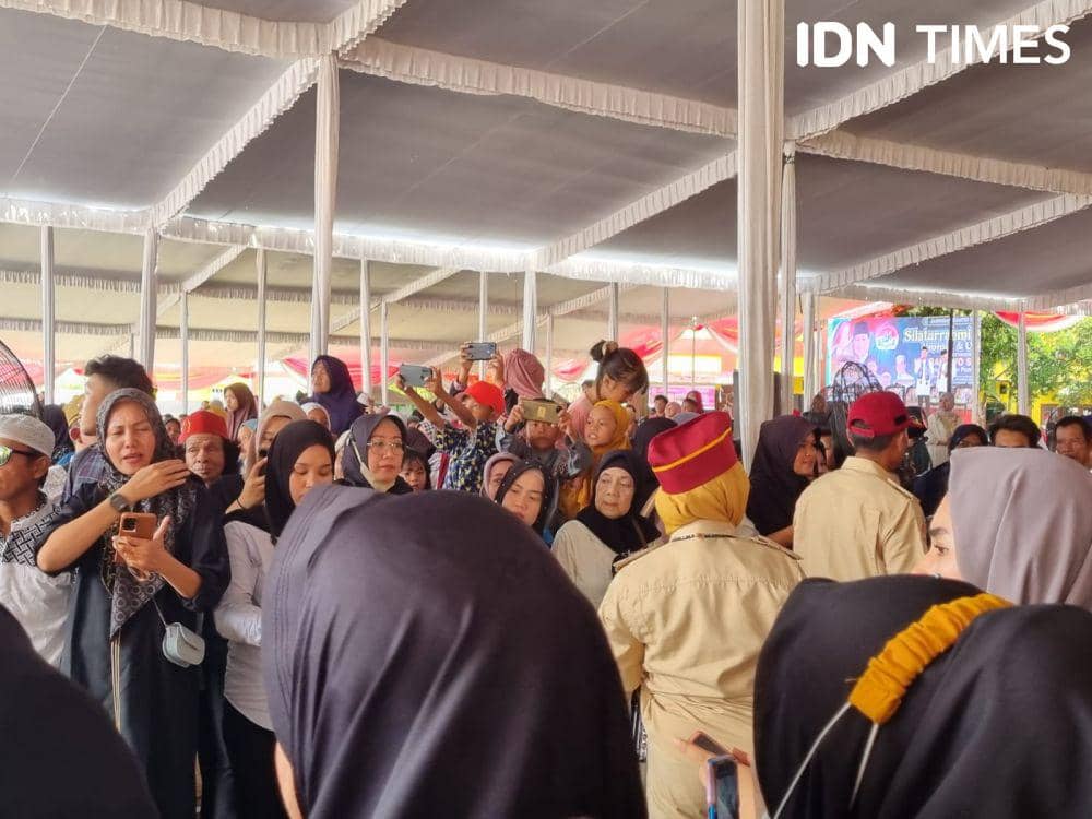 Ribuan jemaah JSI sambut kedatangan Prabowo di Palembang (IDN Times/Rangga Erfizal)