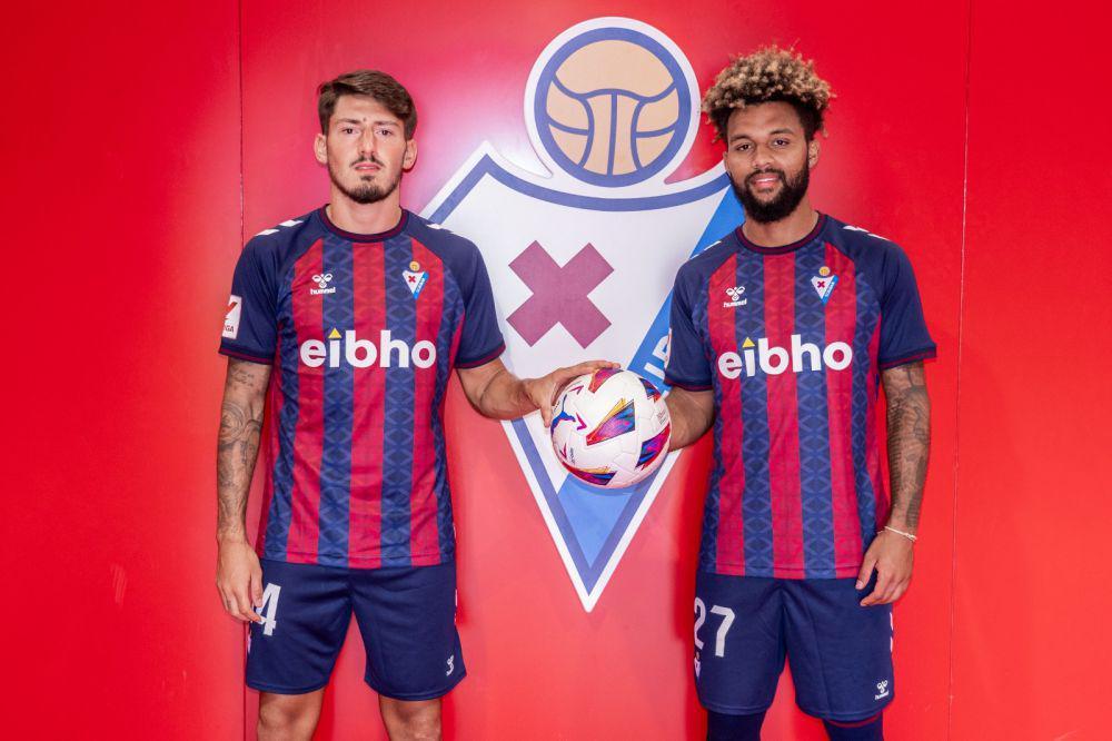 Konrad de la Fuente (kanan) (sdeibar.com)