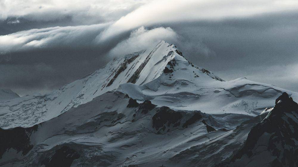 ilustrasi gunung berapi di Antartika (unsplash.com/Robert Haverly)