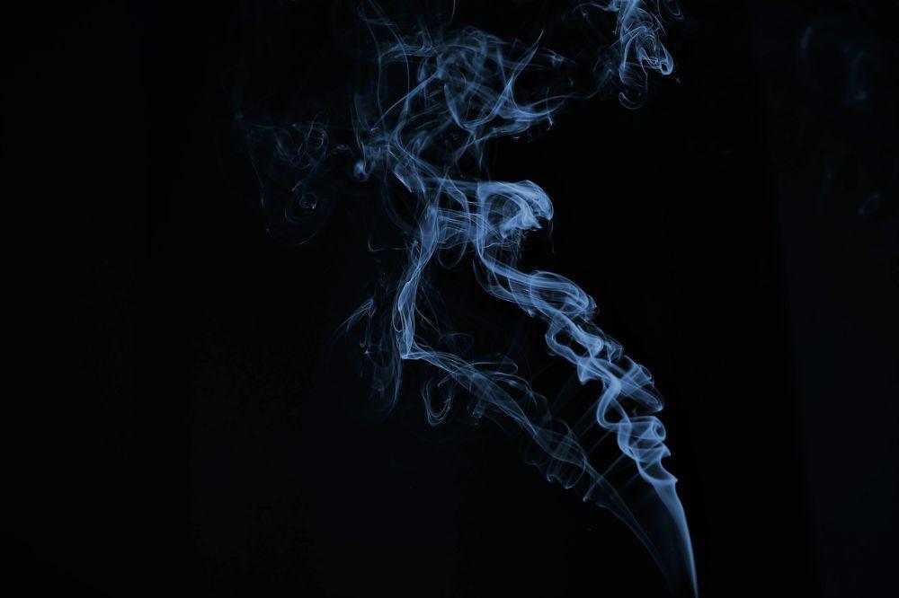 Waspada Bahaya Asap Rokok yang Menempel di Baju