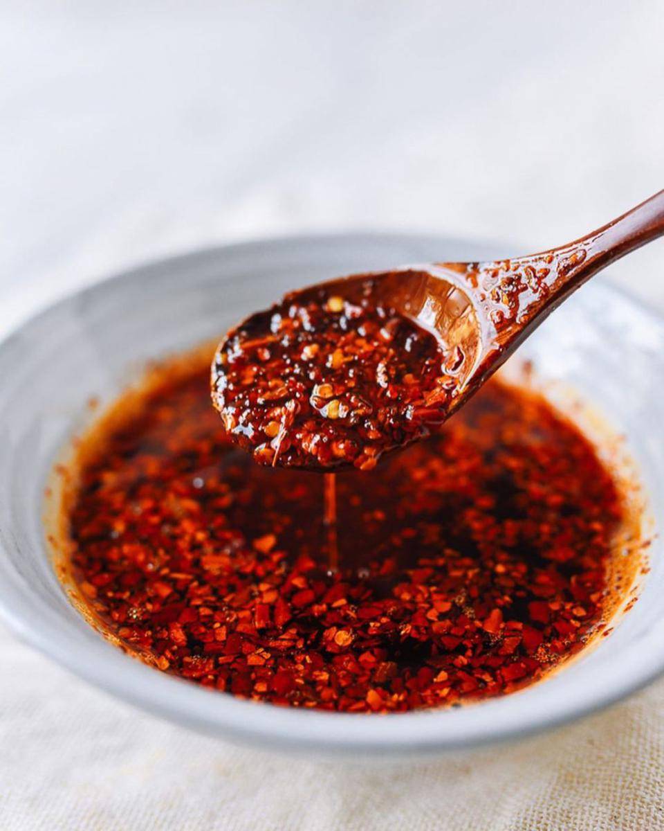 ilustrasi chili oil (instagram.com/thewoksoflife)