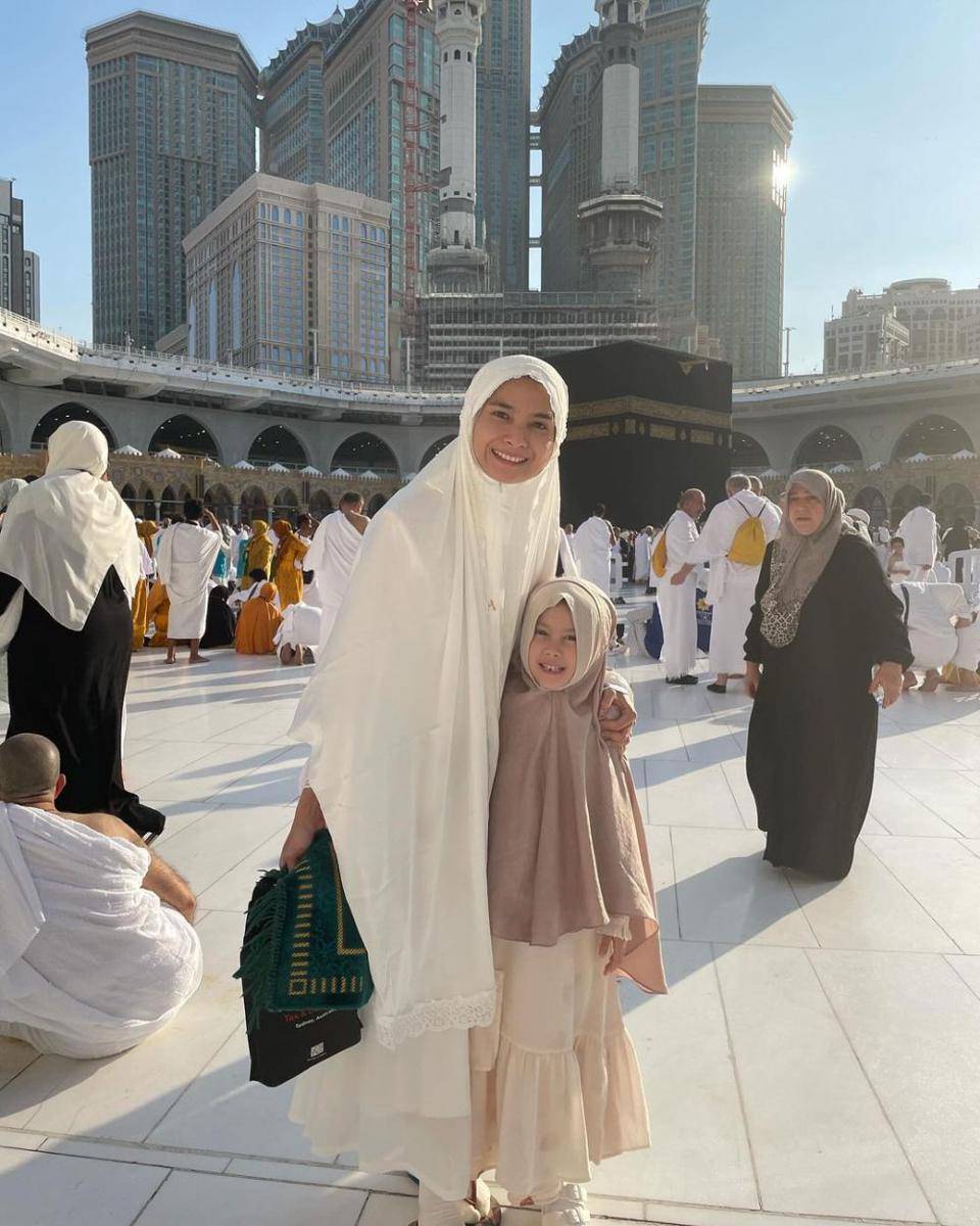 potret keluarga Acha Septriasa jalani umrah (instagram.com/septriasaacha)