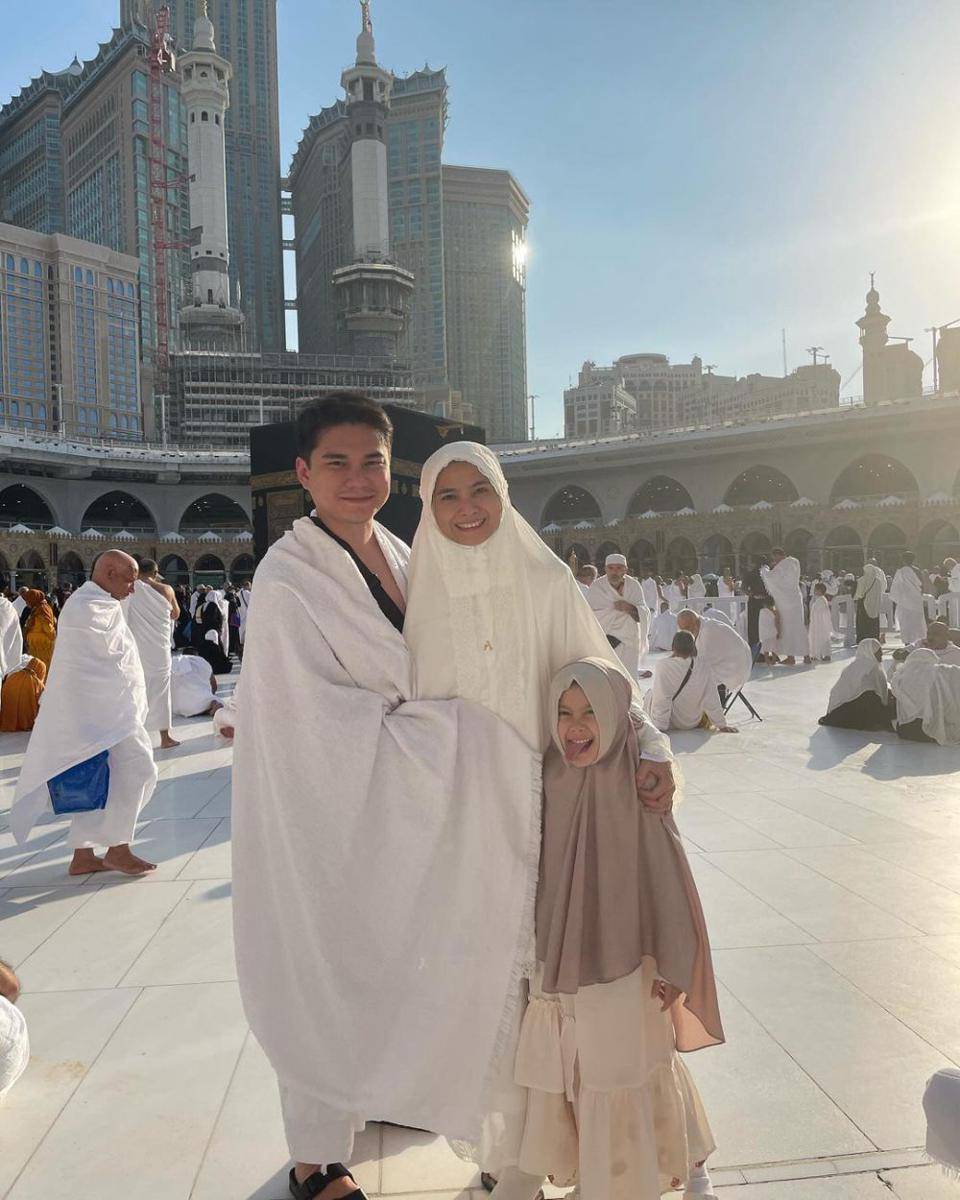 potret keluarga Acha Septriasa jalani umrah (instagram.com/septriasaacha)