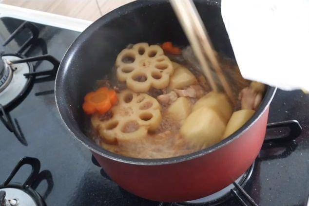 chikuzenni (YouTube.com/Japanese Kitchen by Miss Wagashi)