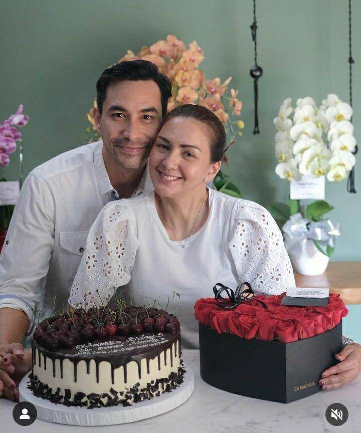 potret kejutan ultah Donna Agnesia yang ke-45 tahun (instagram.com/darius_sinathrya)