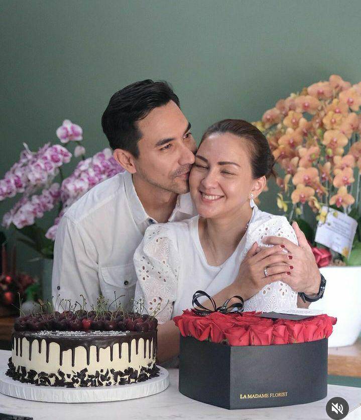 potret kejutan ultah Donna Agnesia yang ke-45 tahun (instagram.com/darius_sinathrya)