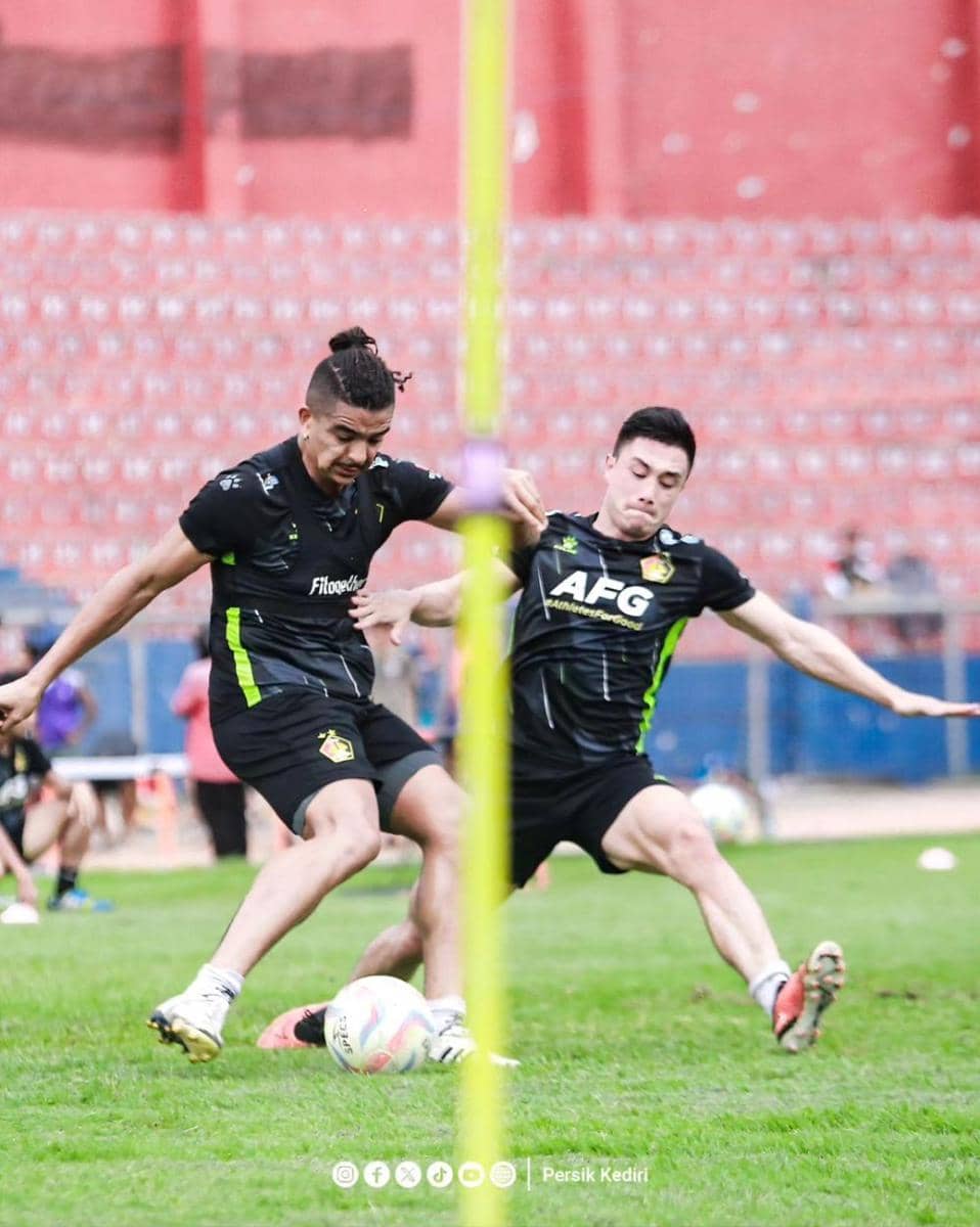 Pemain Persik Kediri saat berlatih. Instagram.com/@persikfcofficial