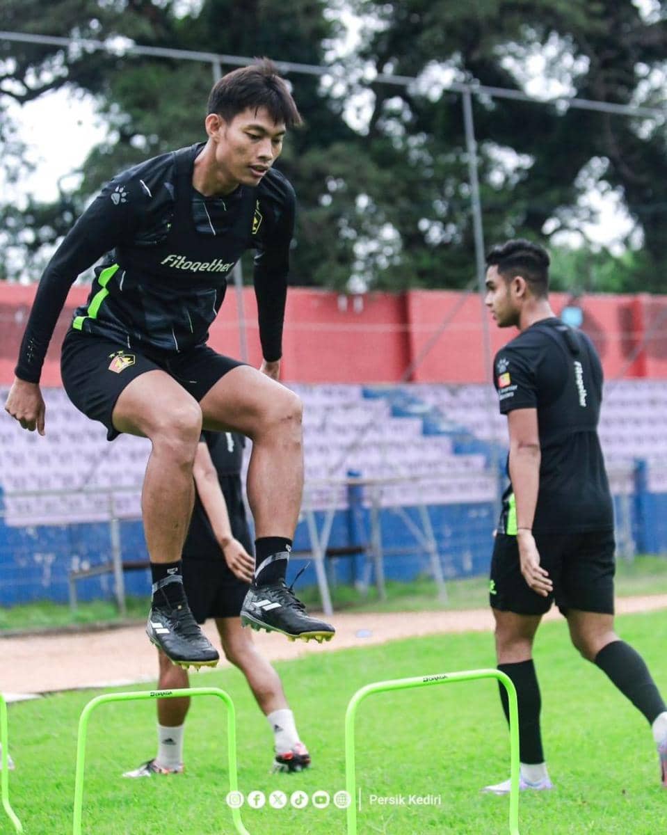 Pemain Persik Kediri saat berlatih. Instagram.com/@persikfcofficial