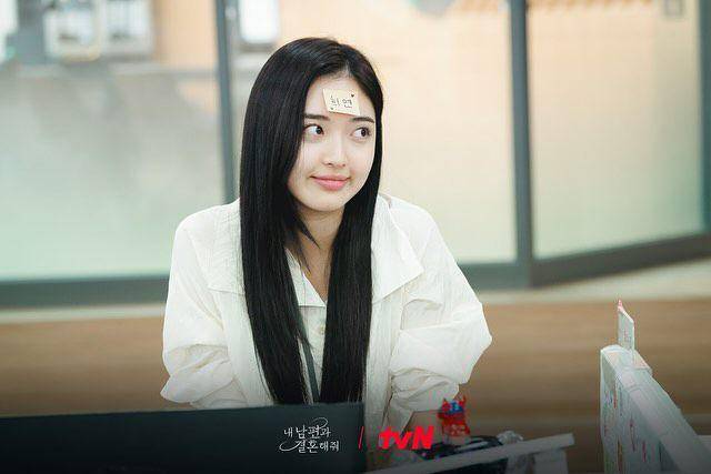 potret Choi Gyu Ri dalam drakor Marry My Husband (dok. tvN)