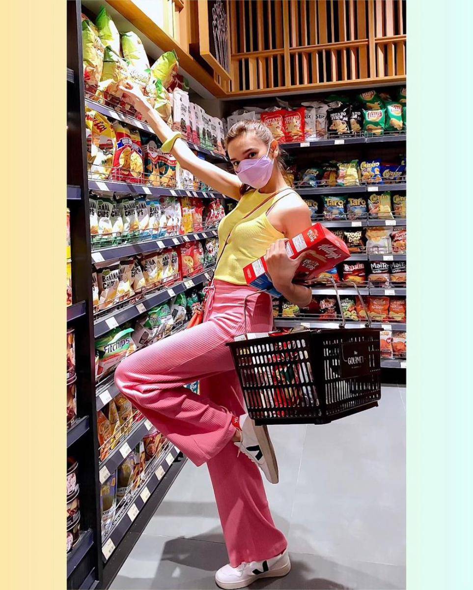 inspirasi outfit warna cerah ala Gesya Shandy (instagram.com/gesyashandy)