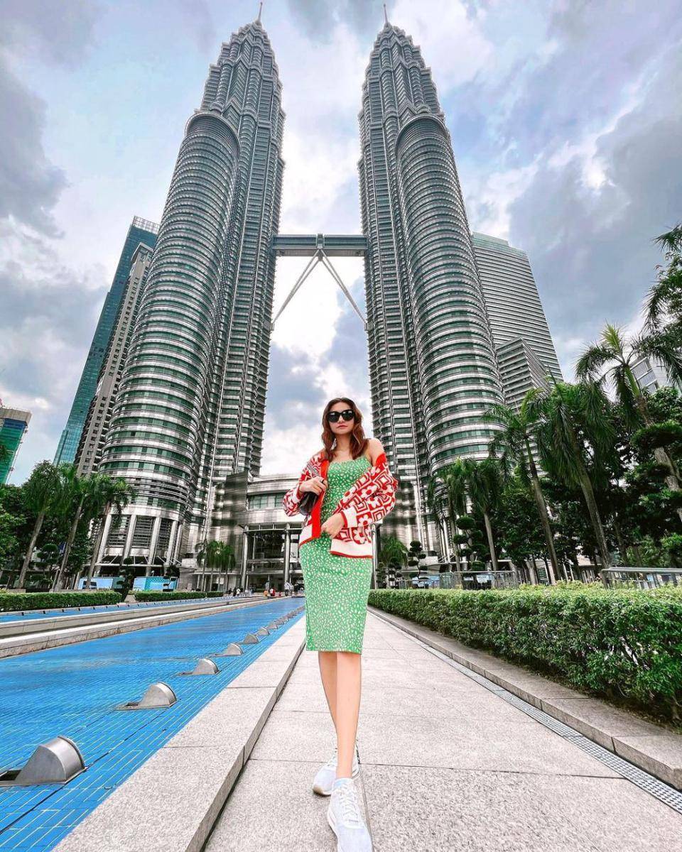 inspirasi outfit warna cerah ala Gesya Shandy (instagram.com/gesyashandy)