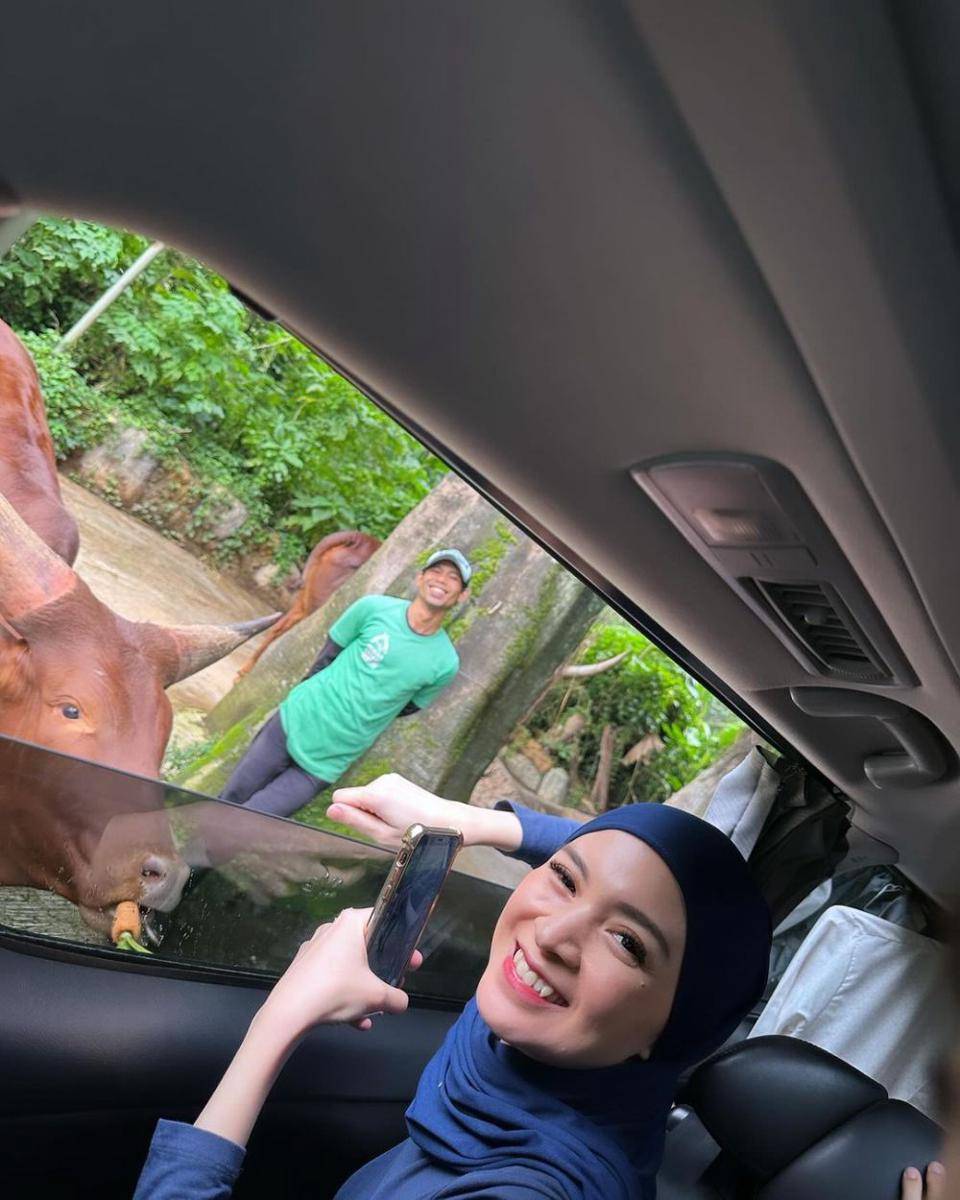 momen Donita dan keluarga liburan di Taman Safari (instagram.com/donitabhubiy)
