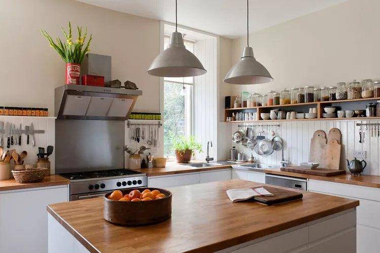 Dapur dengan countertop butcher block (realsimple.com)