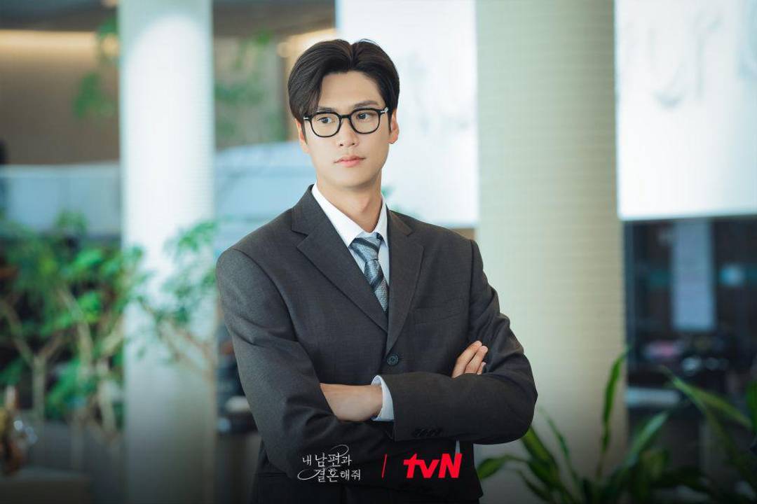 5 Bukti Yoo Ji Hyuk Cowok Green Flag di Marry My Husband | IDN Times