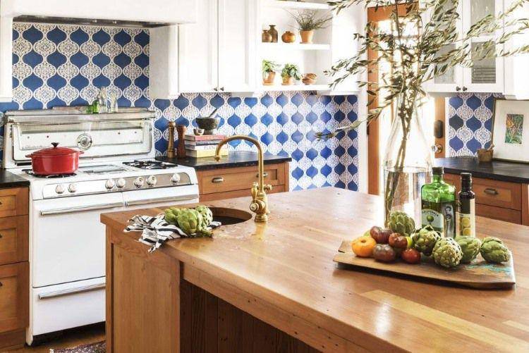 Butcher block di dapur tradisional (housebeautiful.com/LISA ROMEREIN)