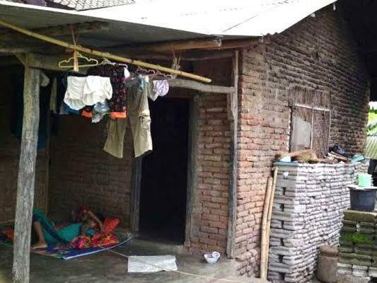 Rumah tidak layak huni yang belum tertangani di Lotim (IDN Times/Ruhaili)