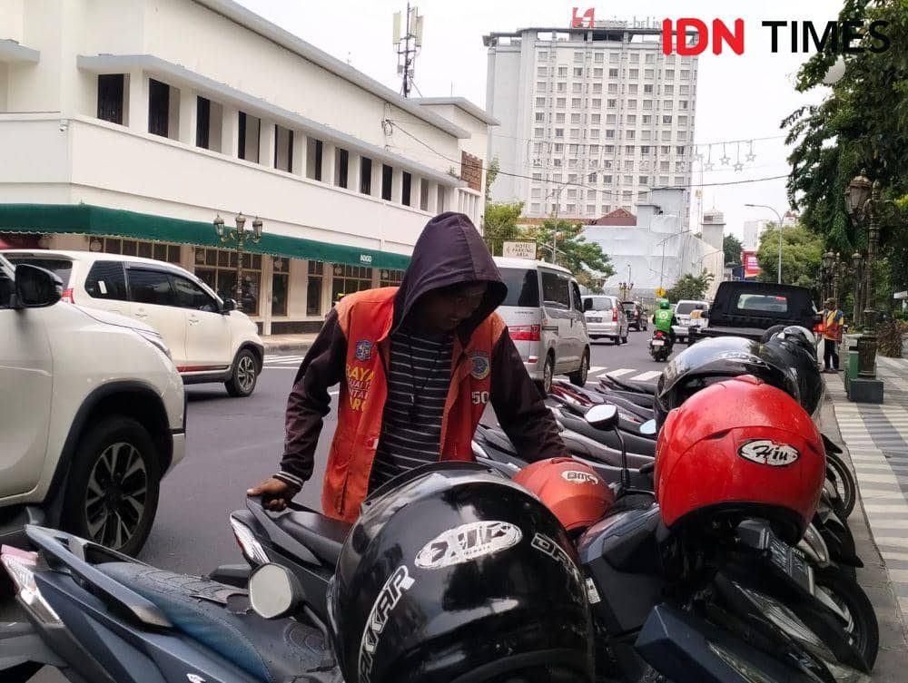 Alasan Jukir Tunjungan Surabaya Tolak Pembayaran Parkir Pakai QRIS