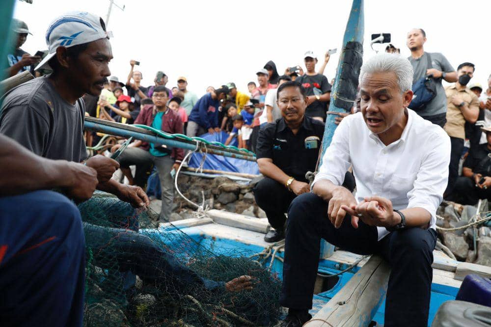 Ganjar Pranowo bertemu sejumlah nelayan di Brebes, Jawa Tengah, pada Rabu (10/1/2024) (IDN Times/Istimewa)