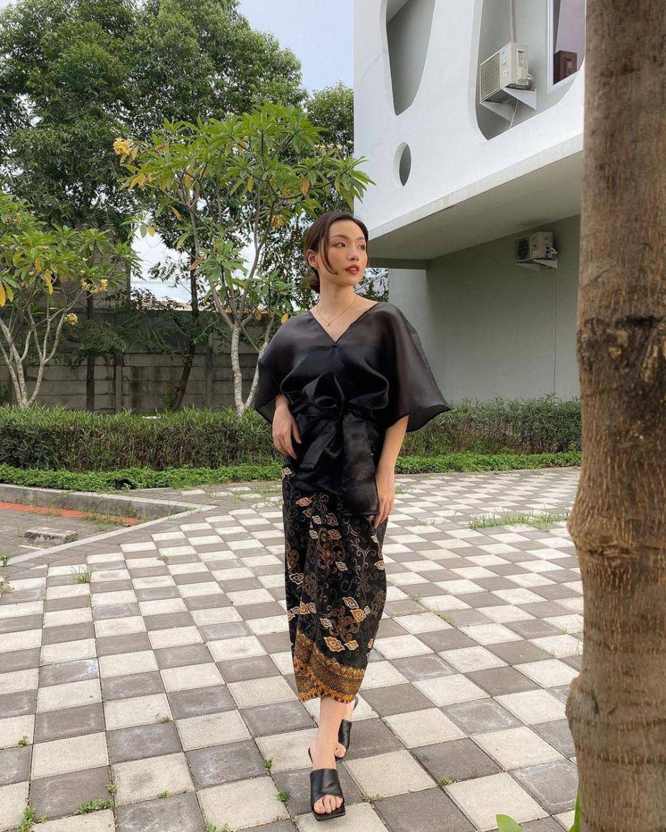 OOTD kondangan ala Angelicca Marthin (instagram.com/gelangelicca)