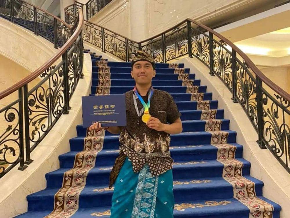 Pemuda Tabanan Juara Kompetisi Snow Sculpture di China