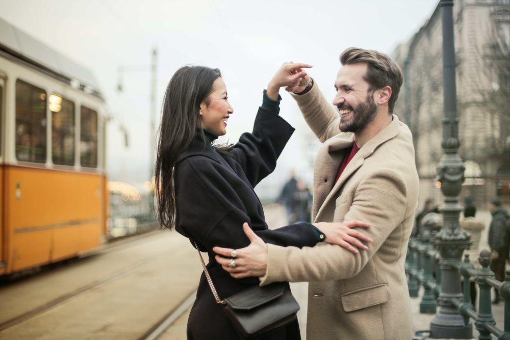 5 Tips Enjoy dalam Proses Mencari Cinta, Singkirkan Baper