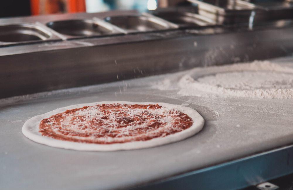 ilustrasi adonan pizza (unsplash.com/Vaishnav Chogale)