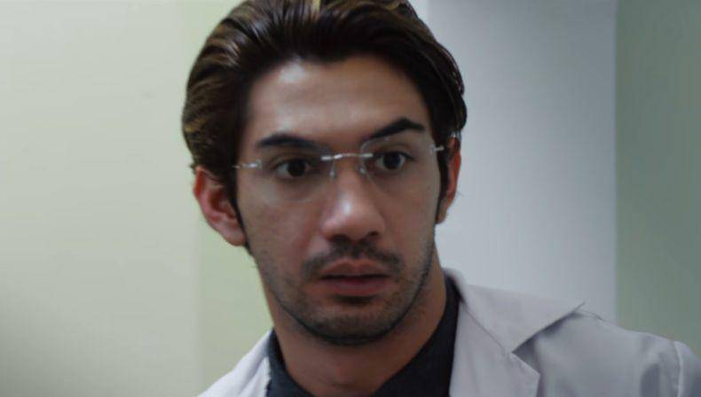 Reza Rahadian di film Surga Yang Tak Dirindukan 2 (dok. MD Pictures/Surga Yang Tak Dirindukan 2)