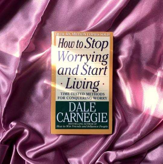 Buku How to Stop Worrying and Start Living (instagram.com/sukses_pustaka)