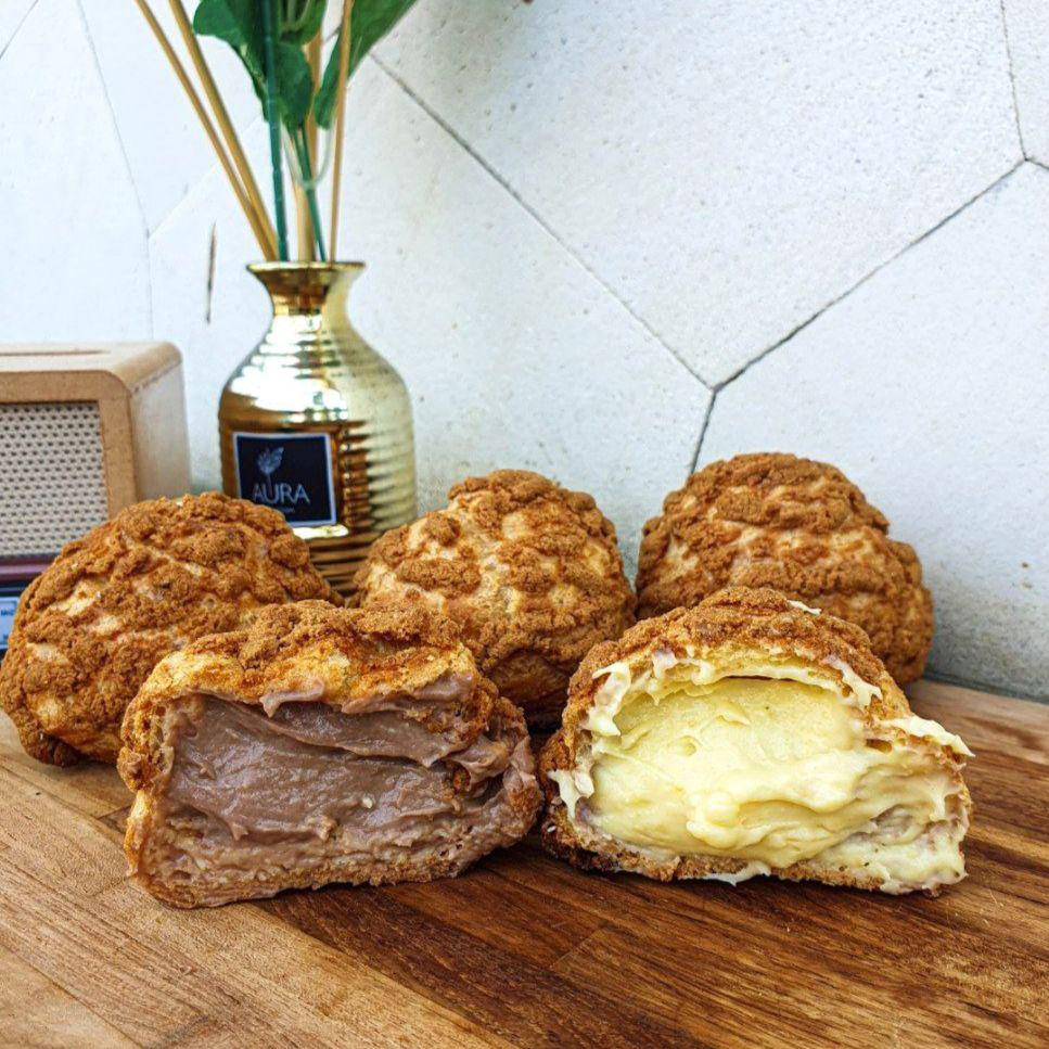 Choux Craquelin homemade buatan Pyns Kitchenette Malang. Instagram/pynskitchenette