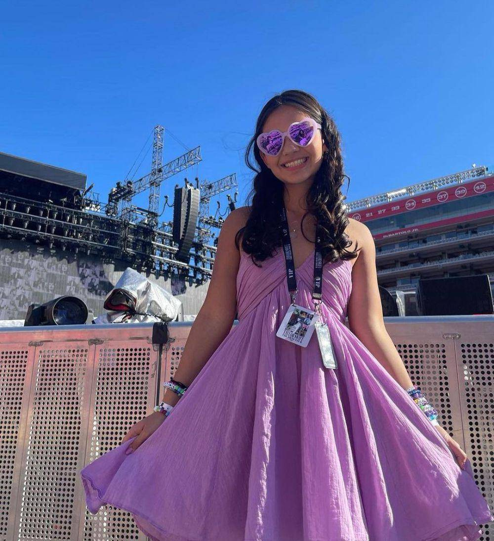 outfit serbaungu untuk era Speak Now (instagram.com/taylornation)