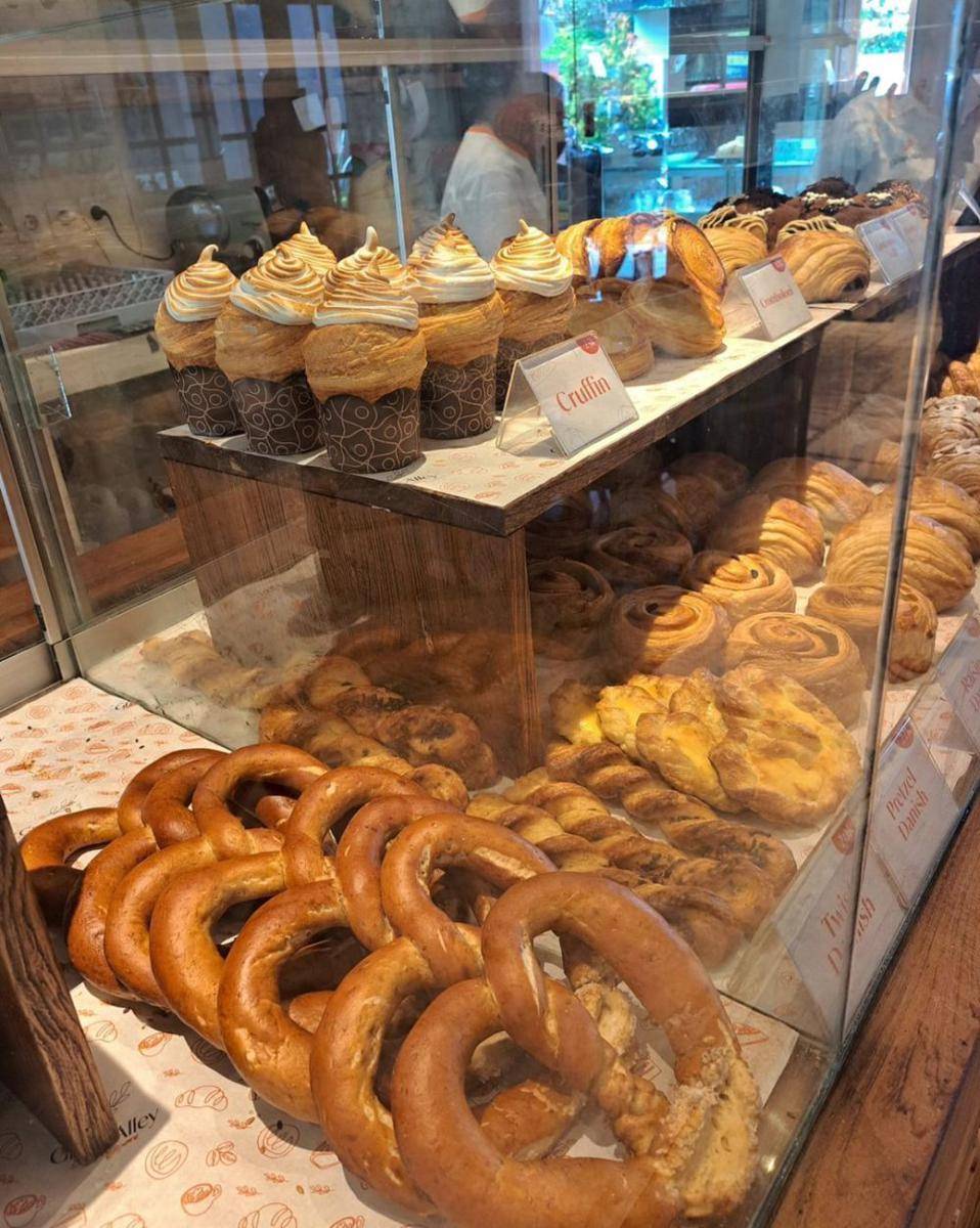 Aneka roti yang ada di Grain Alley Malang. Instagram/grainalley.id