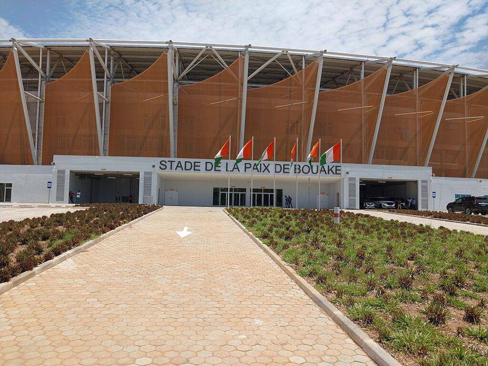 tampak depan Stade de la Paix de Bouaké (commons.wikimedia.org/Coulibaly Check Abdoul-Rahim)