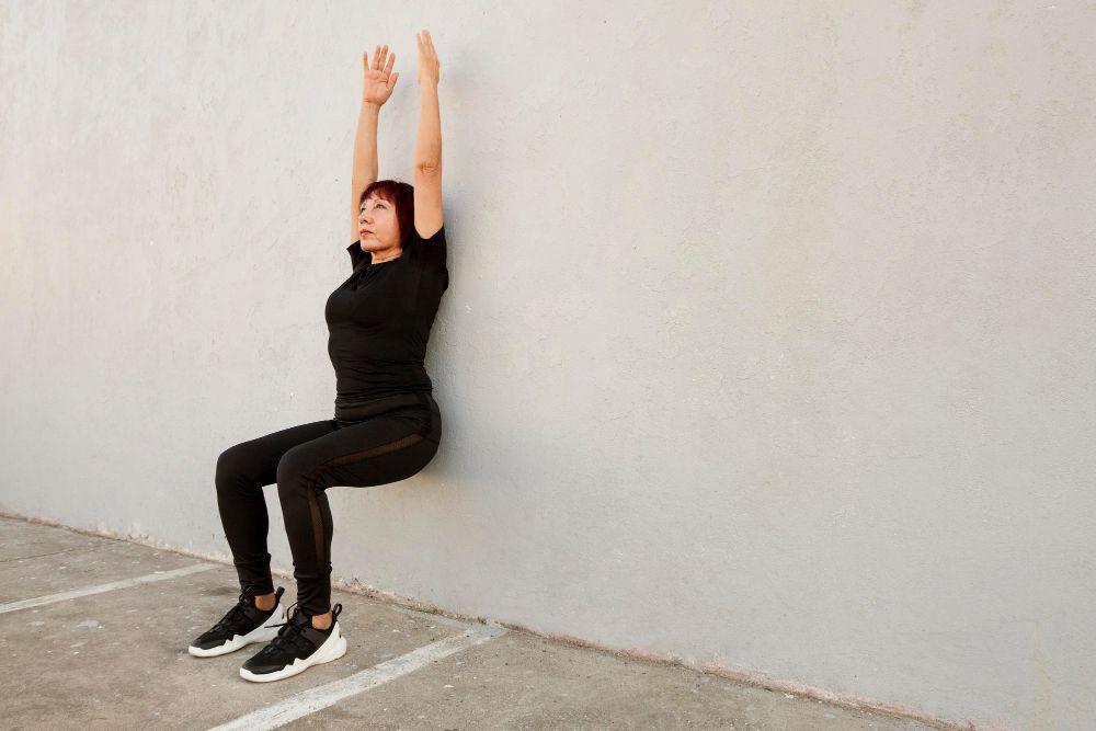13 Manfaat Olahraga Wall Pilates, Cocok untuk Pemula!