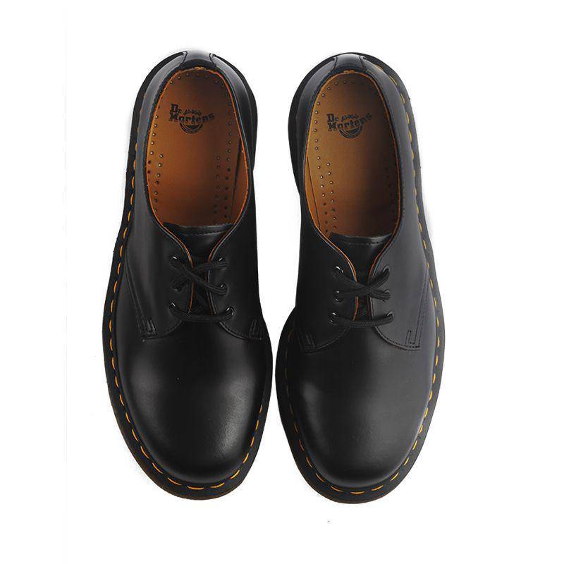 ilustrasi sepatu Dr Martens (lineashoes.com)