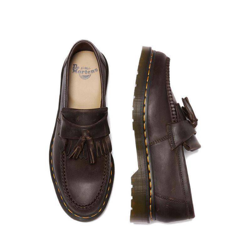 ilustrasi sepatu Dr Martens (lineashoes.com)