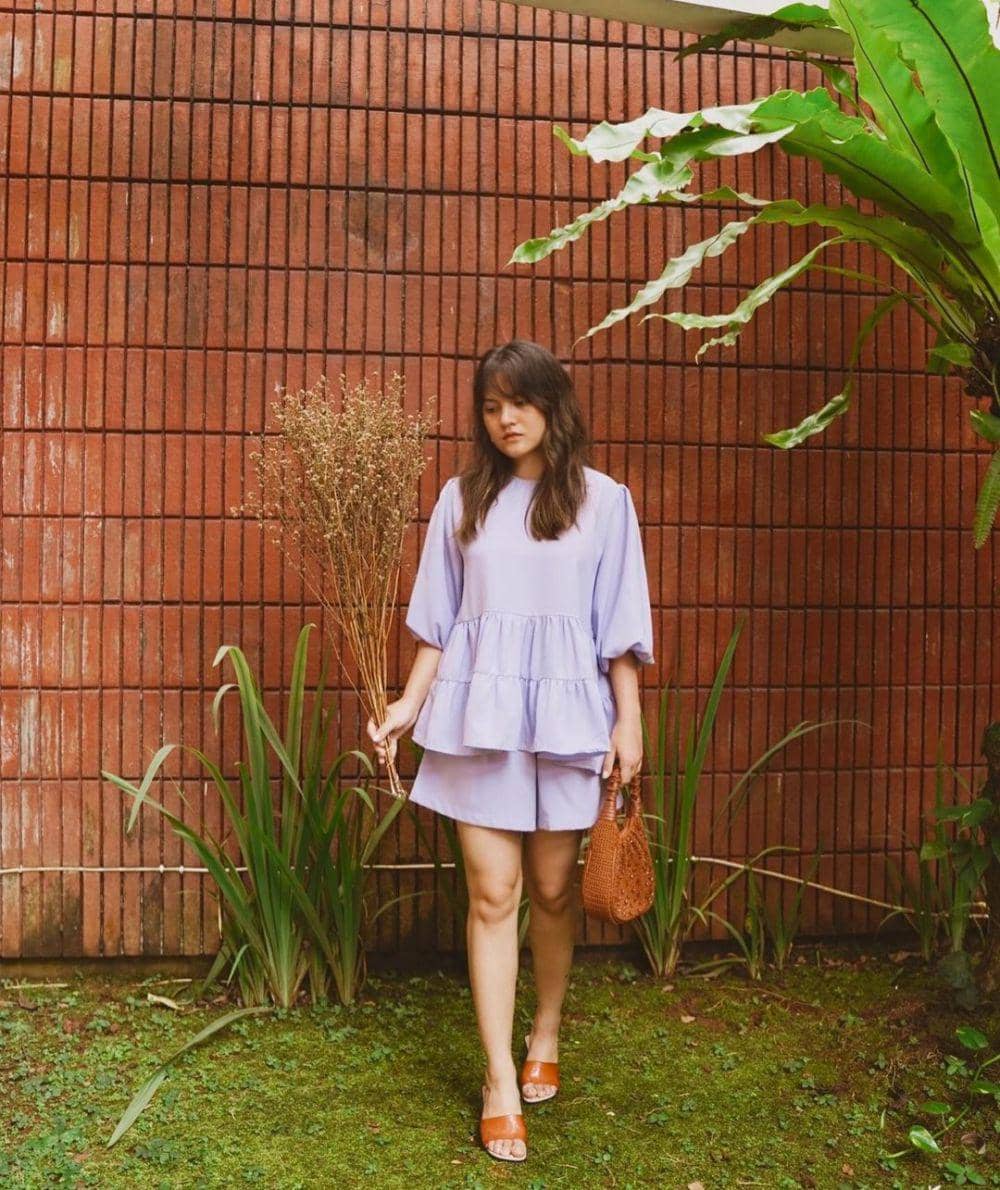 OOTD pakai short pants ala Marsha Aruan (instagram.com/aruanmarsha)