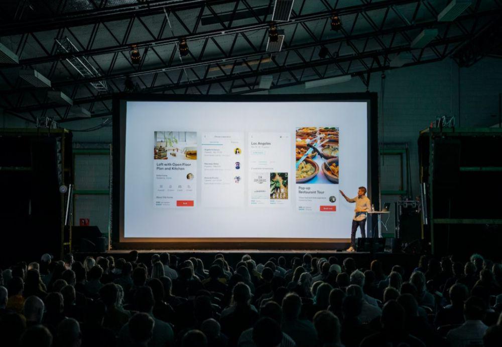 ilustrasi sebuah presentasi (unsplash.com/Teemu Paananen)