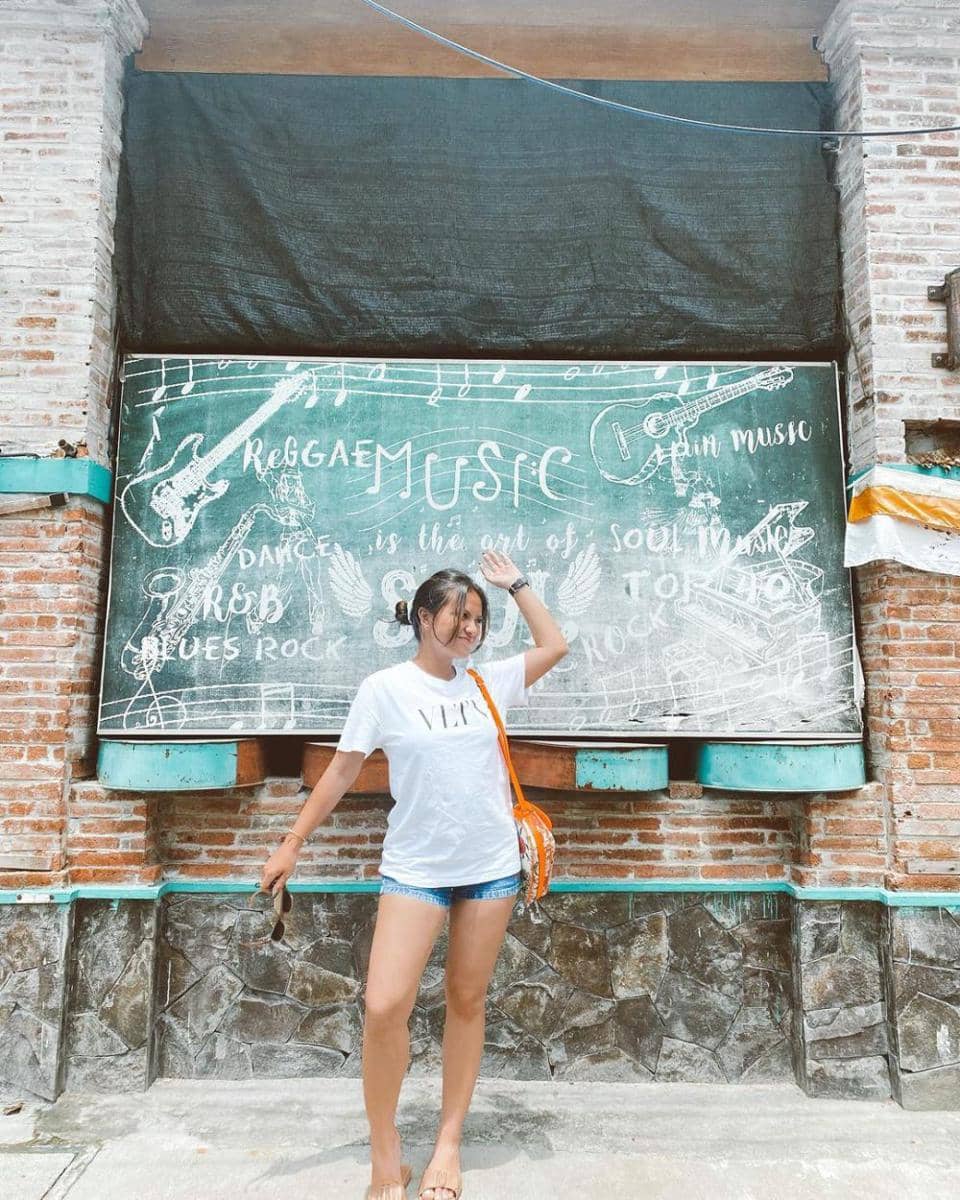 OOTD pakai short pants ala Marsha Aruan (instagram.com/aruanmarsha)