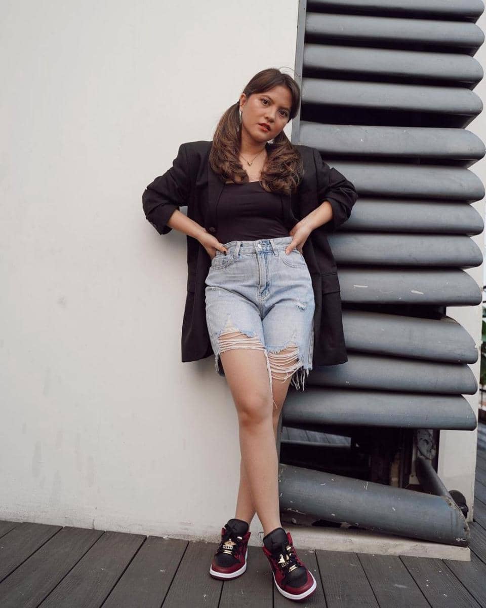 OOTD pakai short pants ala Marsha Aruan (instagram.com/aruanmarsha)
