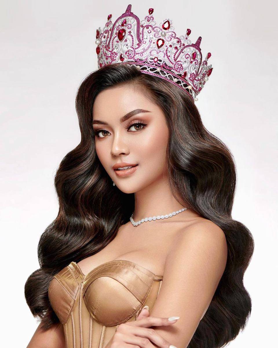 gaya makeup bold ala Farhana Nariswari (instagram.com/farhanariswari)