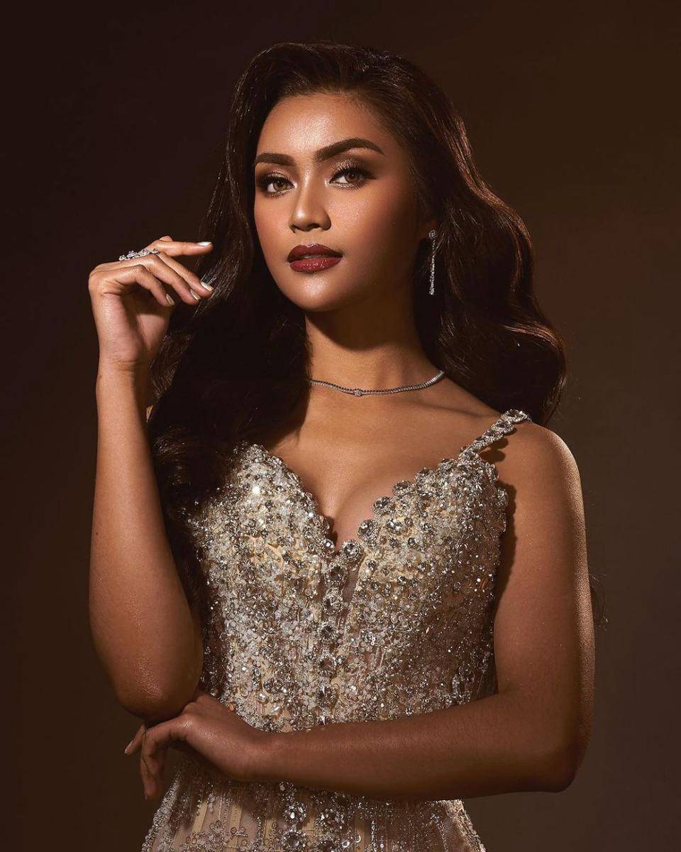 gaya makeup bold ala Farhana Nariswari (instagram.com/farhanariswari)