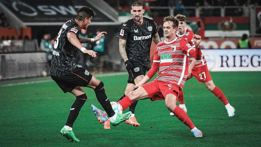 FC Augsburg melawan Bayer Leverkusen di Bundesliga 2022/2023. (twitter.com/FCAugsburg)