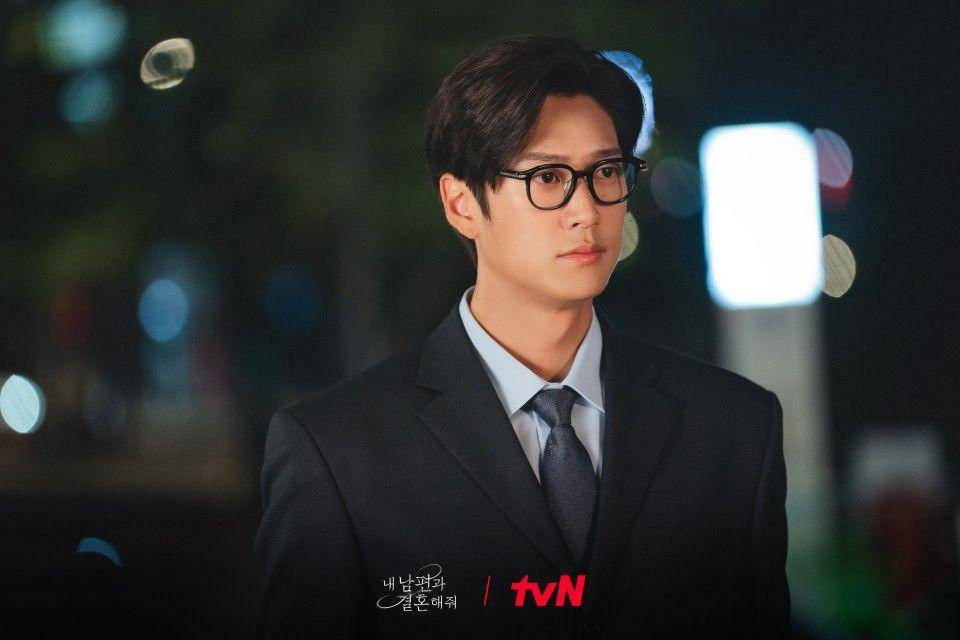 cuplikan Na In Woo di drakor Marry My Husband (dok. tvN/내 남편과 결혼해줘)