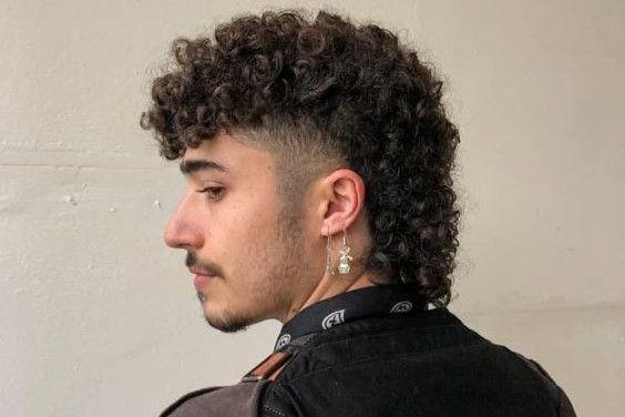 15 Gaya Rambut Mohawk Panjang Belakang yang Nyentrik