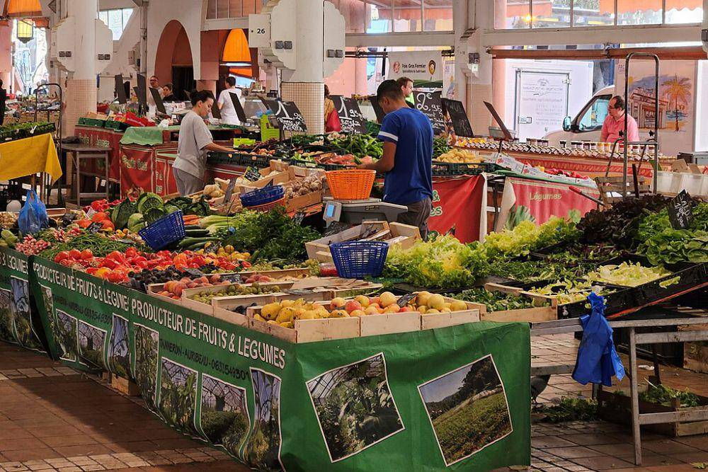 potret pasar tradisional (commons.wikimedia.org/Iswoar)