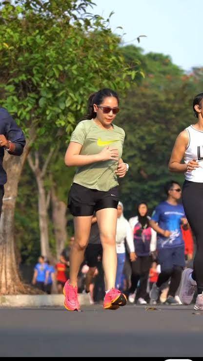 Nagita Slavina saat ikut event lari (Instagram.com/raffinagita1717)