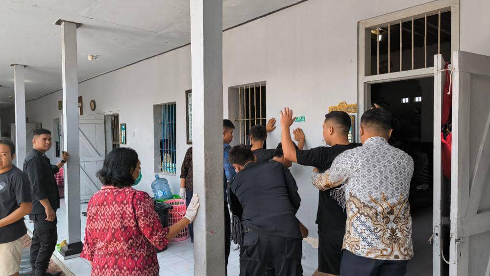 Kegiatan razia di Lapas Tabanan, Kamis (11/1/2024) (Dok.IDNTimes/Humas Lapas Tabanan)