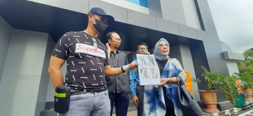 Warga Palembang didampingi kuasa hukumnya melaporkan dugaan malpraktik di salah satu RS Swasta di Palembang (Dok: istimewa)